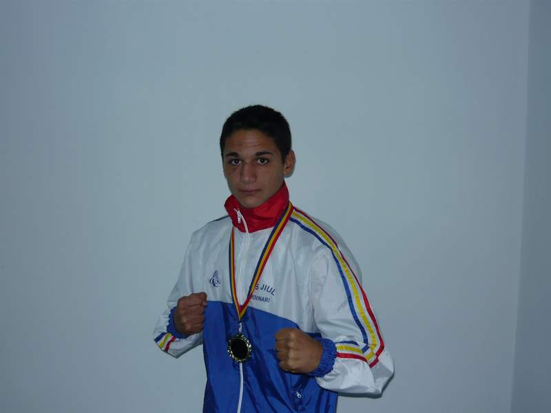BĂZĂVAN MARIAN 16 ani 3 medalii aur, 1 medalie bronz